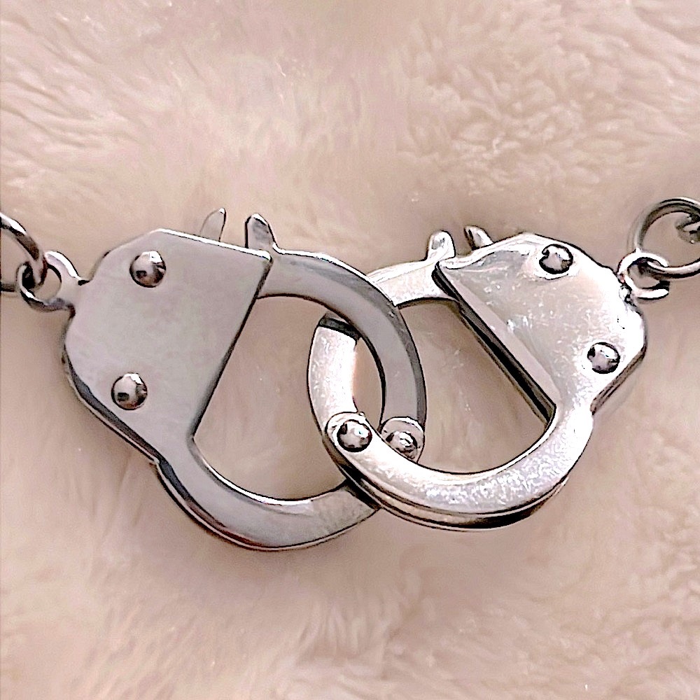 NWOT 🔑 CHUNKY 8.5” STAINLESS STEEL KEYS & FUNCTIONING HANDCUFFS LINK BRACELET - Picture 3 of 5